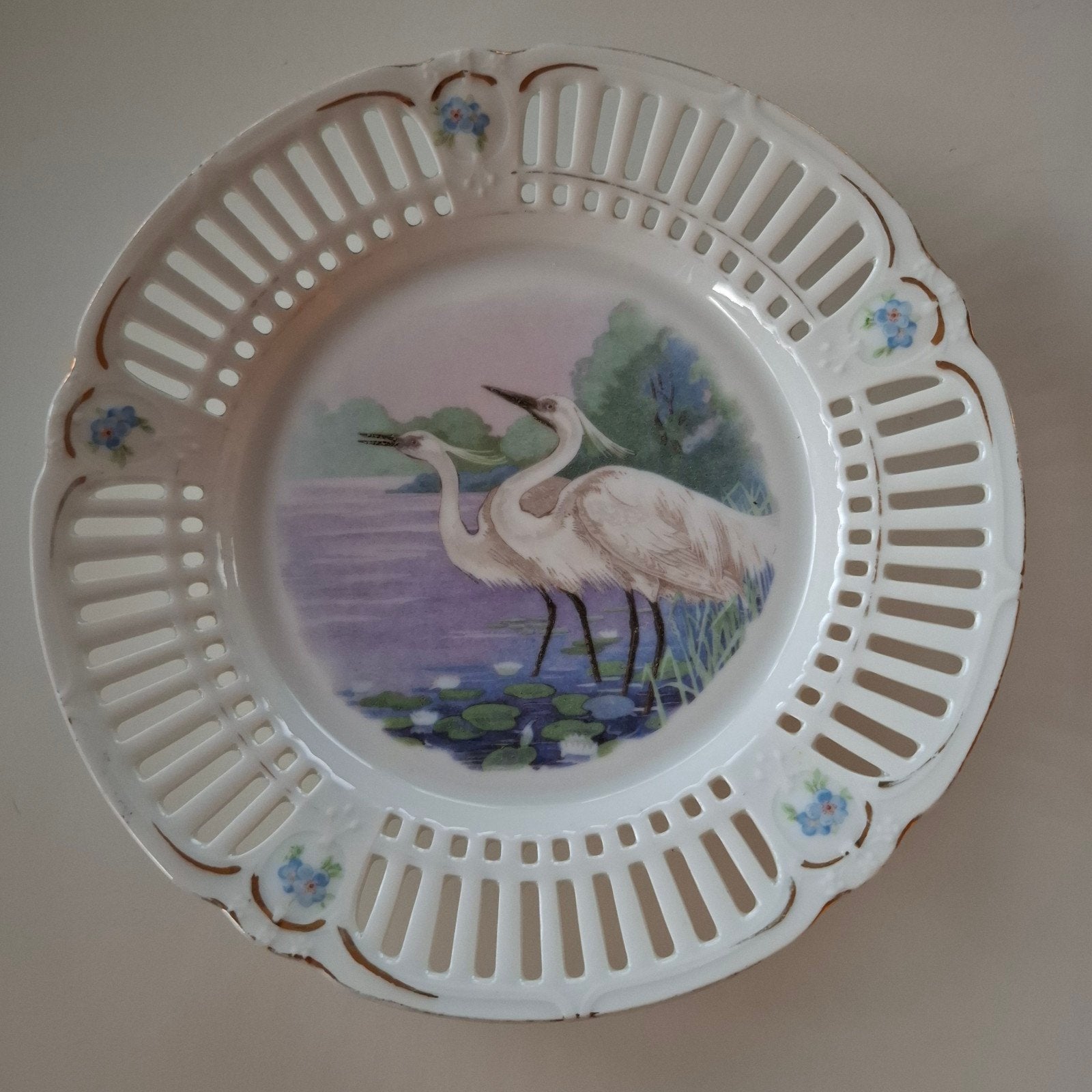 Vintage porseleinen sierbordje met zilverreigers, Enlèvement ou Envoi