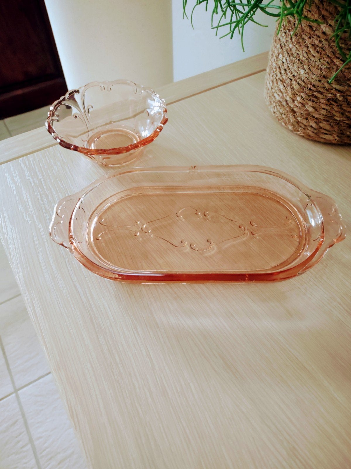 Mooi schaaltje en kommetje in geperst glas., Ophalen of Verzenden