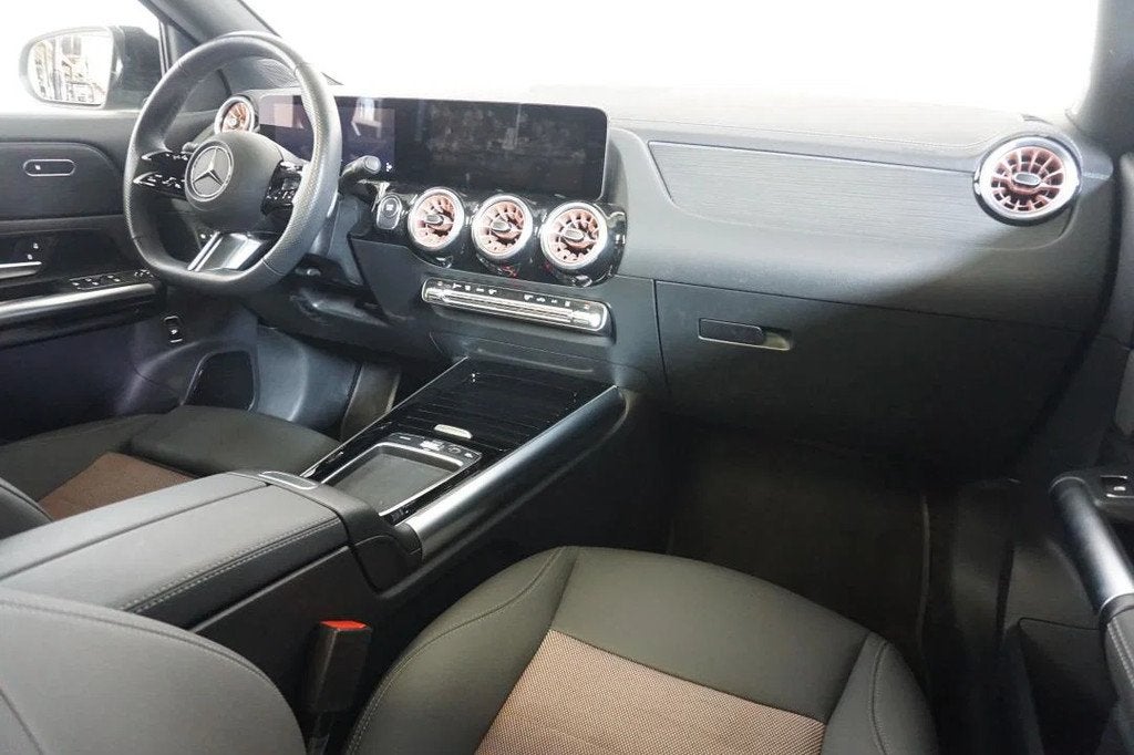 Mercedes-Benz EQA 250 - PANO DAK - NIGHT PAKKET (bj 2025), Auto's, Automaat, Gebruikt, Leder en Stof, https://public.car-pass.be/vhr/c2382cf4-681b-428c-a300-965d174dfe22