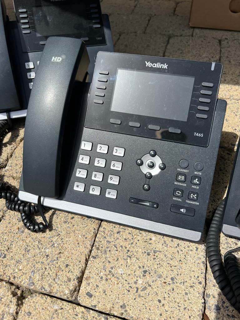 5 bureautelefoons merk yealink, Telecommunicatie, Datacommunicatie en VoIP, Ophalen, Zo goed als nieuw