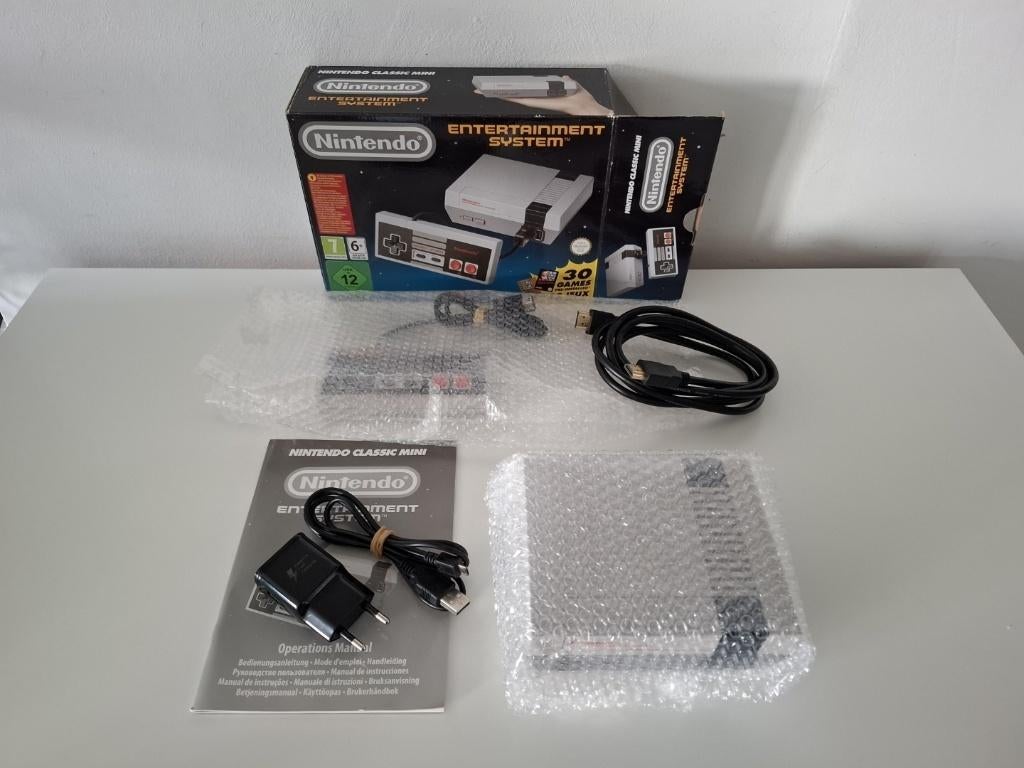 NES Mini in prima conditie, inclusief lader, Enlèvement ou Envoi, Avec 1 manette, Info@retrogamed.be, RetroGamed