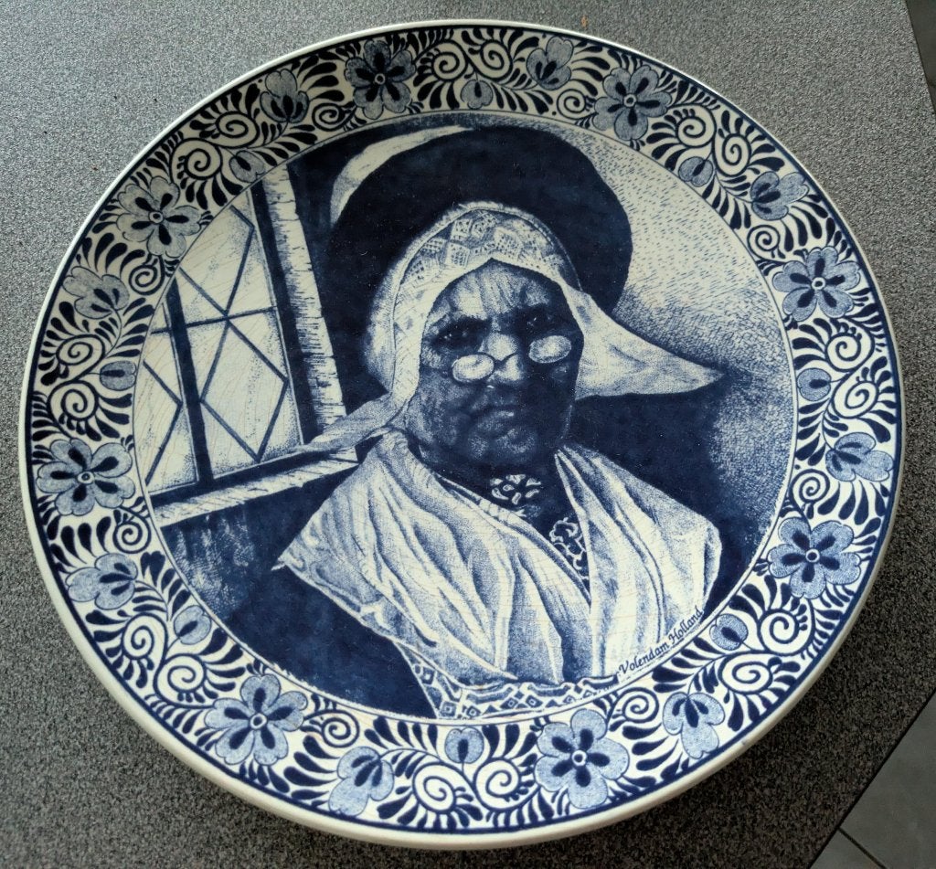 assiette murale bleue de Delft, Enlèvement