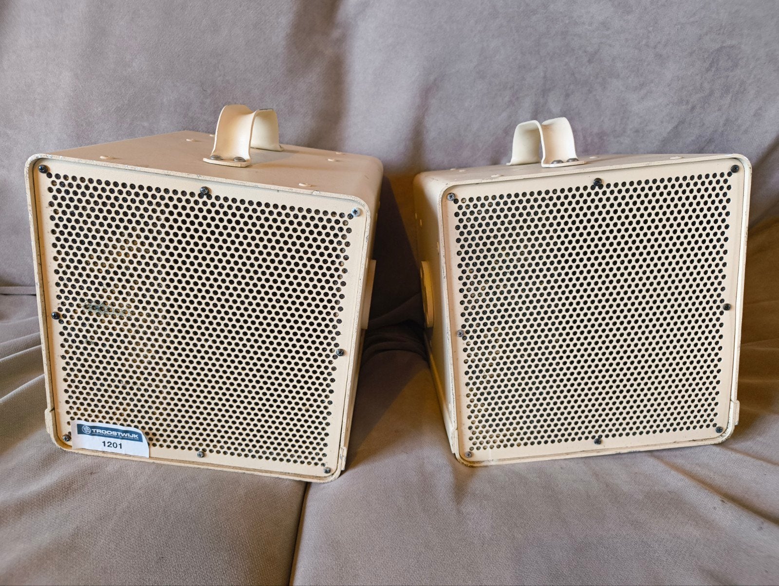 US military LT-PMS15 active loudspeaker, Enlèvement