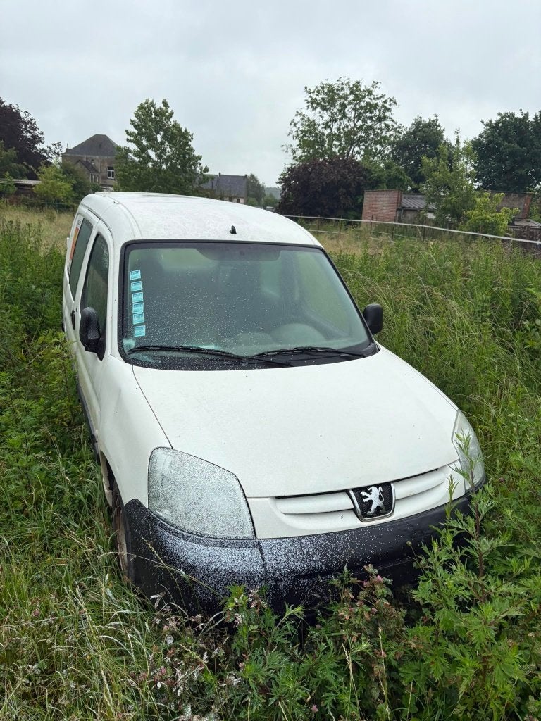 Vente de véhicules communaux - Toyota HIACE, Peugeot Partner, Autos, Toyota, Particulier, Autres modèles, Essence, Autres couleurs