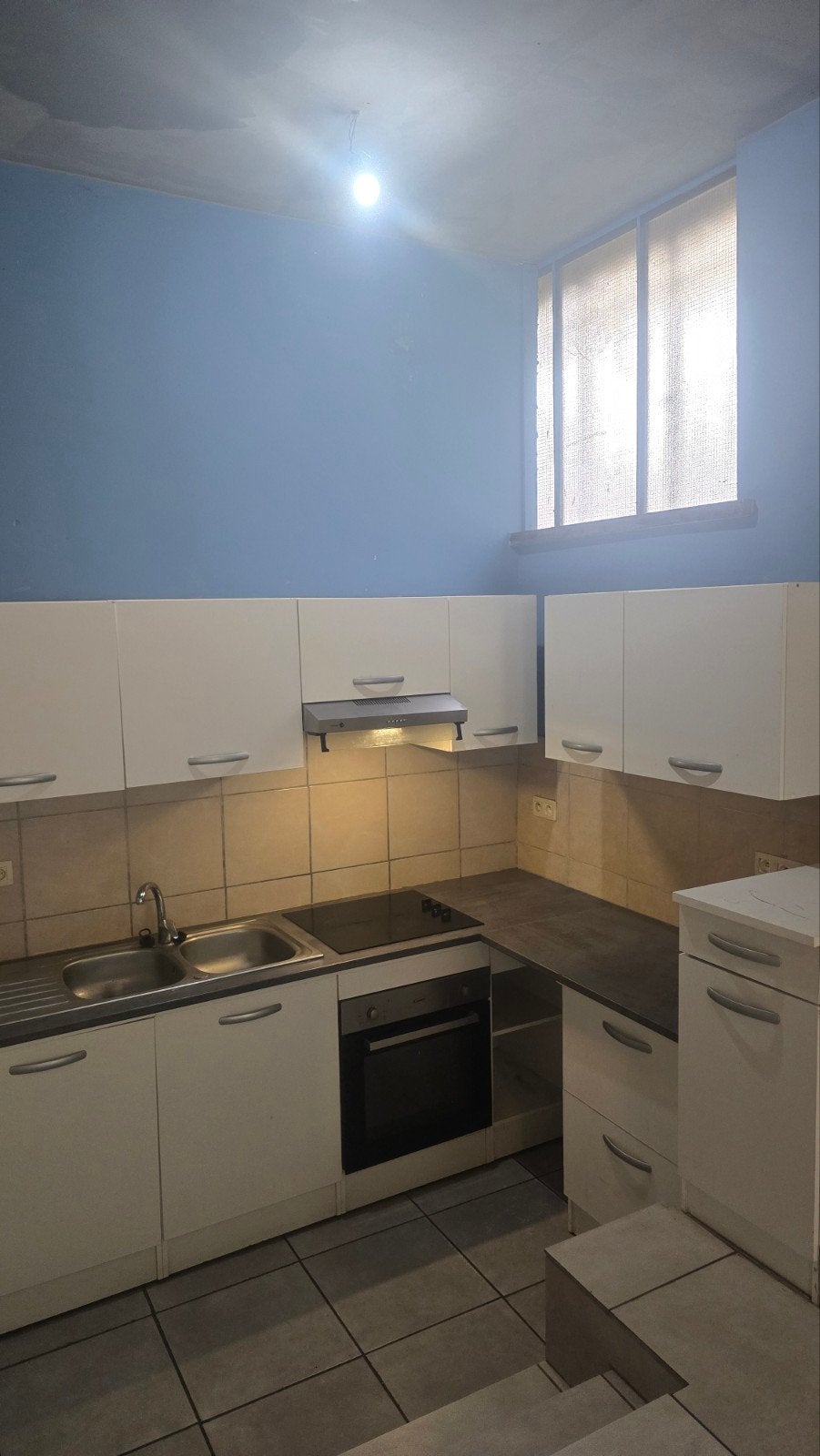 Studio (Flat) à louer à Charleroi Centre réf: bâtiment FGTB, 35 à 50 m², Charleroi