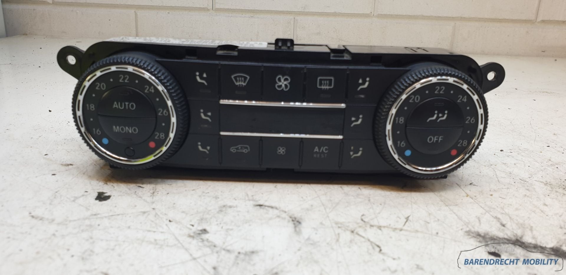 Panneau de chauffage ML 320 CDI R- GL- classe W164 W251 A251, Mercedes-Benz AG, Mercedes-Benz, Utilisé, Mercedesstrasse 120
70372  Stuttgart, DE