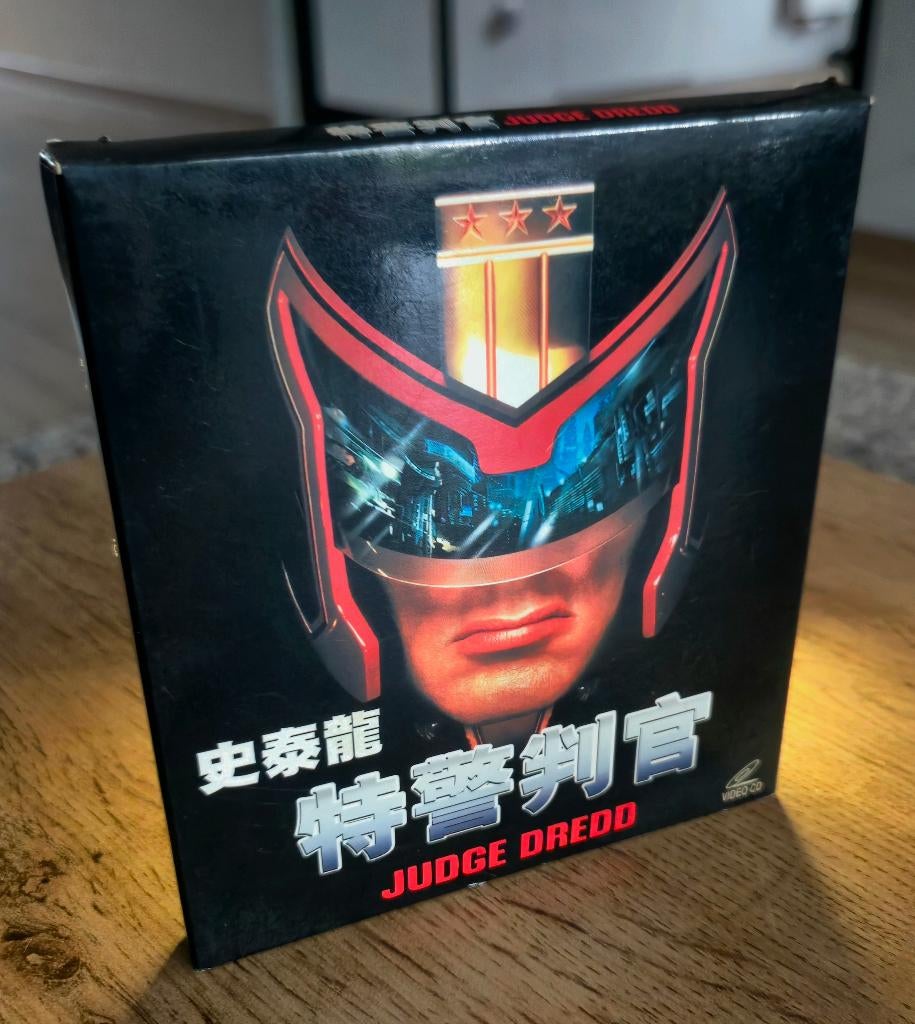 Judge Dredd Hong Kong VCD importe 2 disques presque neufs, CD & DVD, VHS | Film, Tous les âges, Enlèvement ou Envoi, Comme neuf