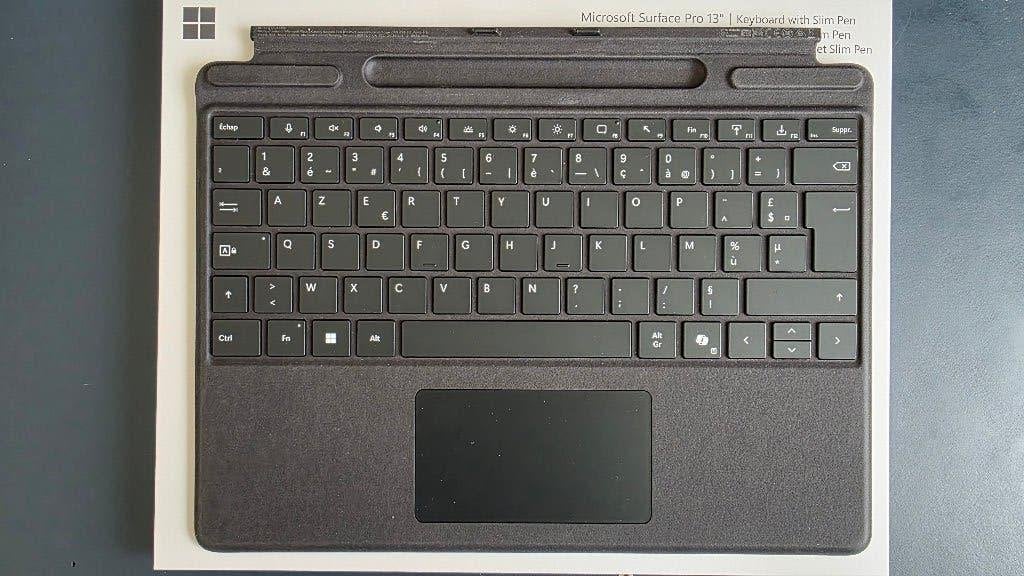 Microsoft Surface Pro toetsenbord AZERTY zwart, Computers en Software, Toetsenborden, Ophalen, Opvouwbaar, Azerty, Zo goed als nieuw