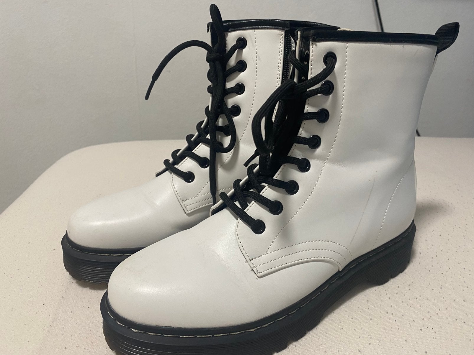 Witte laarzen – Super Me Mooie witte laarzen, Kleding | Heren, Schoenen, Ophalen, Gedragen, Wit