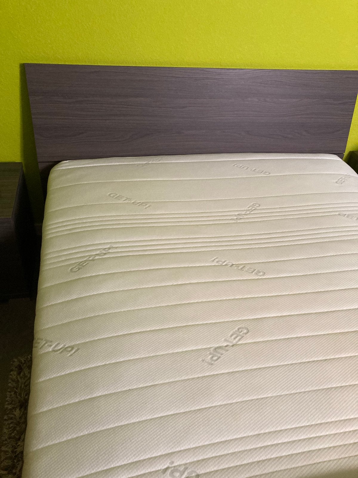 Lit, sommier à lattes et matelas, Brun, Enlèvement, 200 cm, Bois