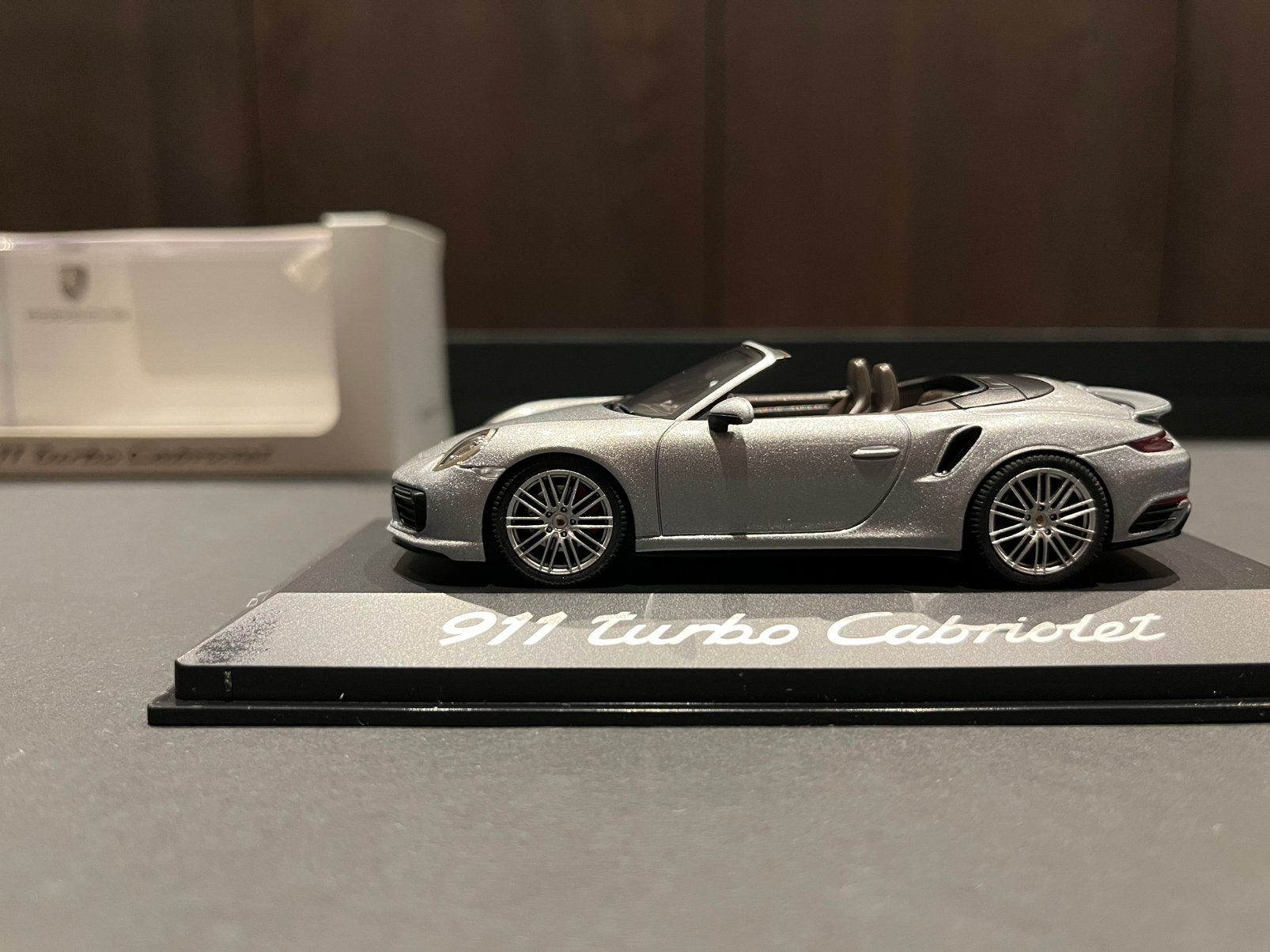 Porsche 911 turbo cabriolet, Ophalen