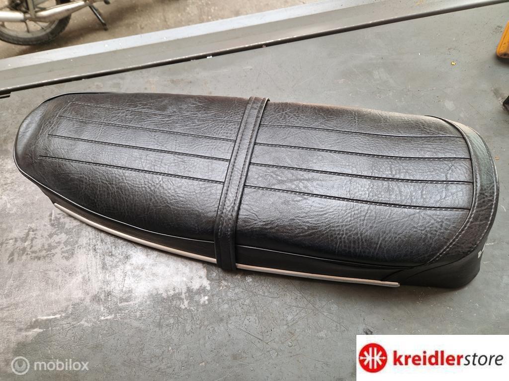 Kreidler 2 zits buddyseat met lengte streep opnieuw bekleed, Fietsen en Brommers, Brommeronderdelen | Kreidler, Gebruikt, Kreidler