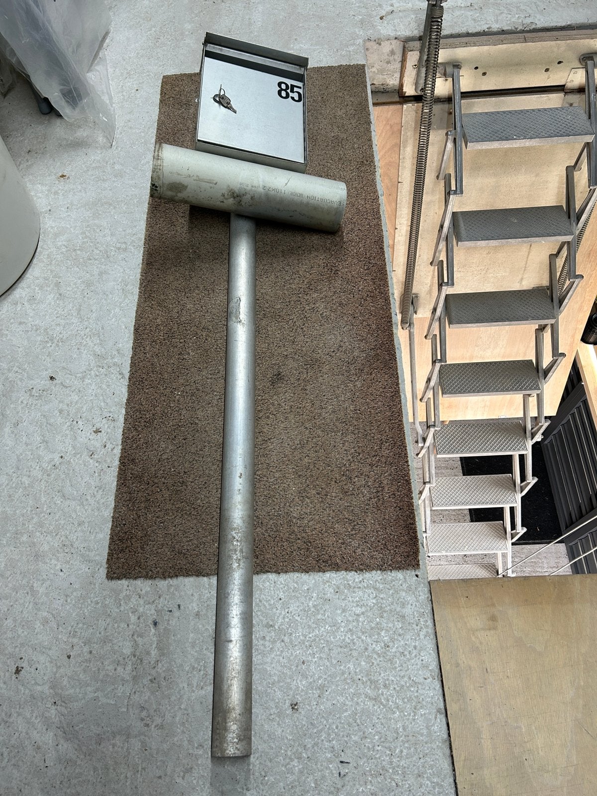 Brievenbus aluminium met 2 sleutels, Tuin en Terras, Ophalen, Gebruikt, Aluminium, Staande brievenbus