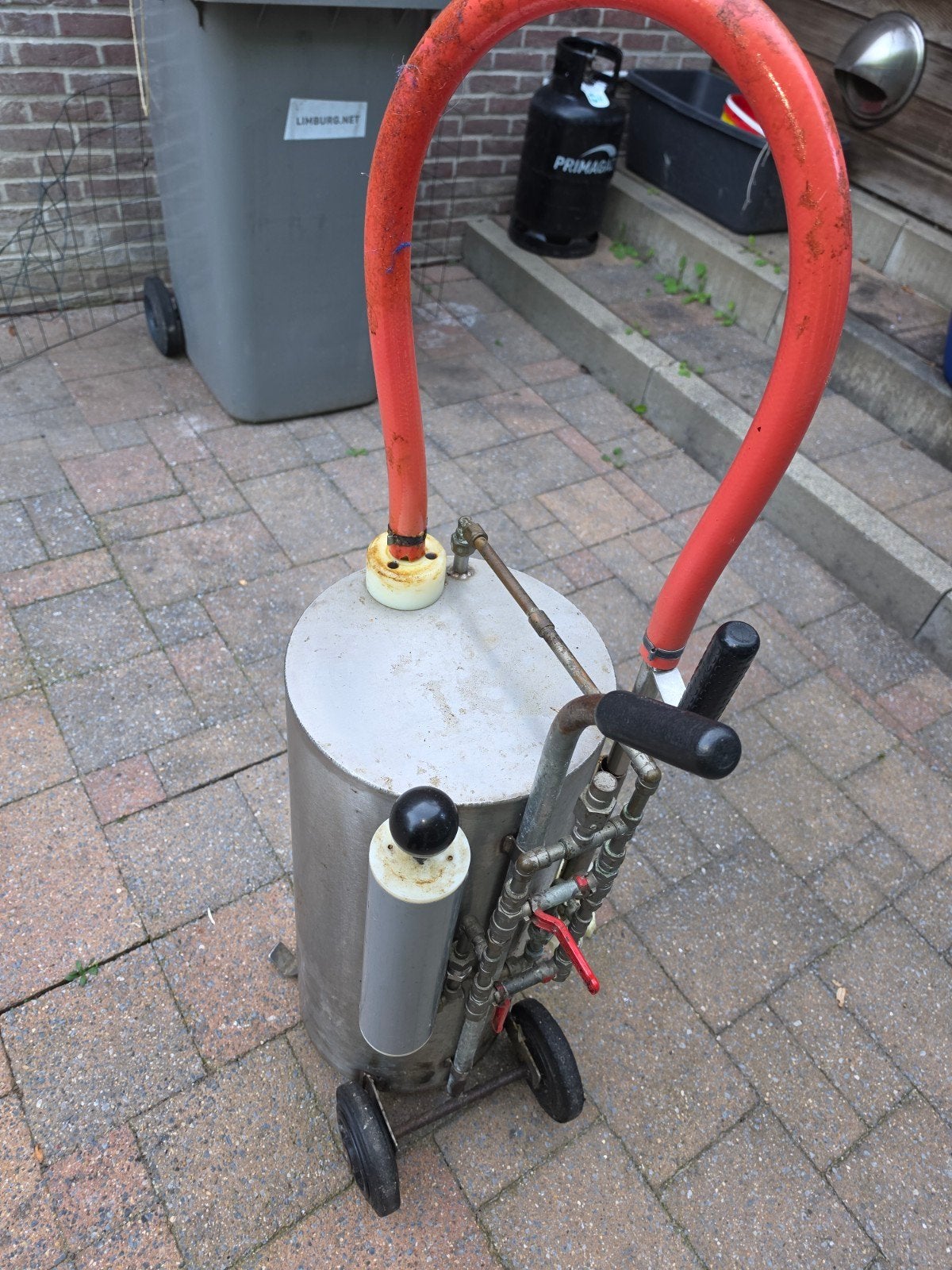 Mobiele olie-afzuigunit / verrijdbare vetpomp, Enlèvement