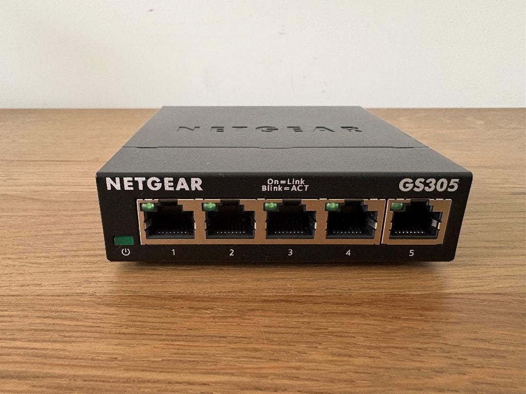 Netgear Swich GS305 5 Poorts 1Gbps, Computers en Software, Ophalen of Verzenden, Zo goed als nieuw