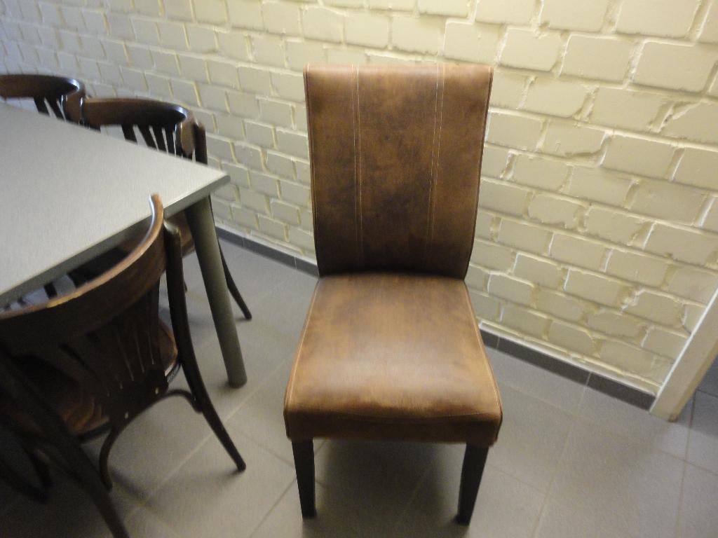 2 Stoelen met nubuckleder “ NIEUW “ amper gebruikt., Maison & Meubles, Chaises, Comme neuf, Deux, Bois, Cuir, Autres matériaux