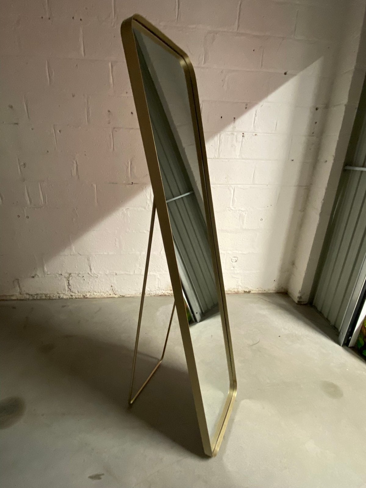 Miroir métal sur pied, Maison & Meubles, Accessoires pour la Maison | Miroirs, Enlèvement, Comme neuf