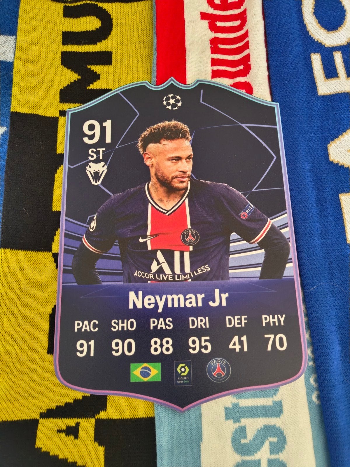 Voetbalkaartje (37cmx25cm) - Neymar, Hobby & Loisirs créatifs, Enlèvement ou Envoi, Comme neuf, Image