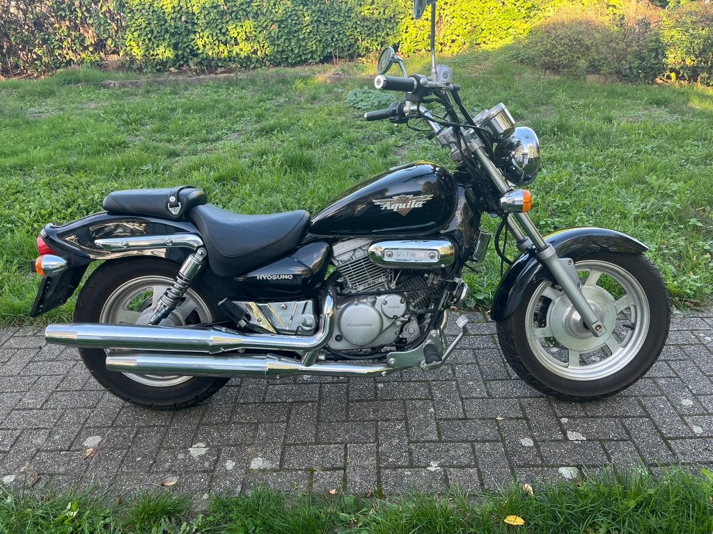 Moto Hyosung Aquila 125cc, Occasion, 2 cylindres, Particulier, Manuelle