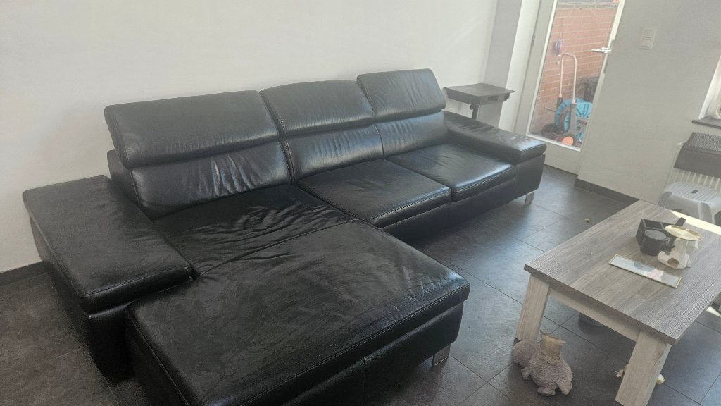 Lederen hoekzetel, Enlèvement, Cuir
