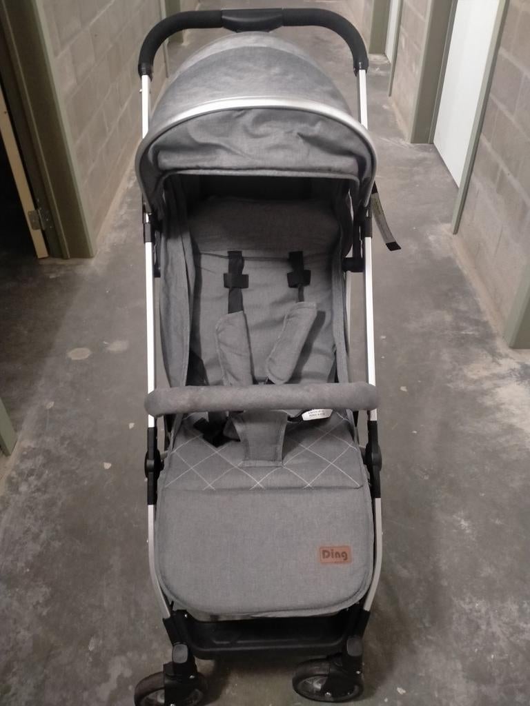 Weinig gebruikte Buggy te koop aangeboden., Kinderen en Baby's, Ophalen