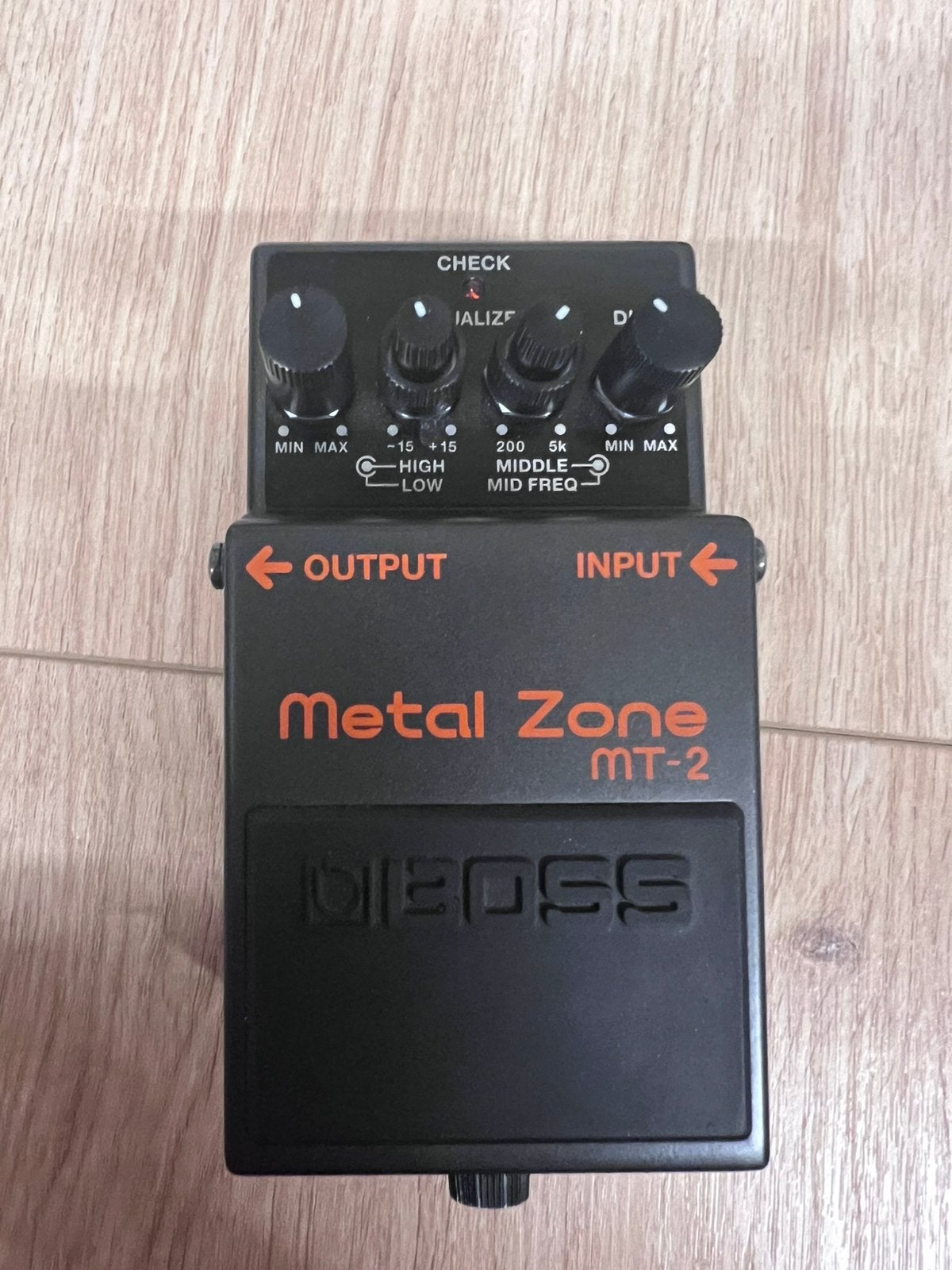 Boss MT-2 Metalzone gitaar effectpedaal, Musique & Instruments, Effets, Enlèvement ou Envoi, Comme neuf