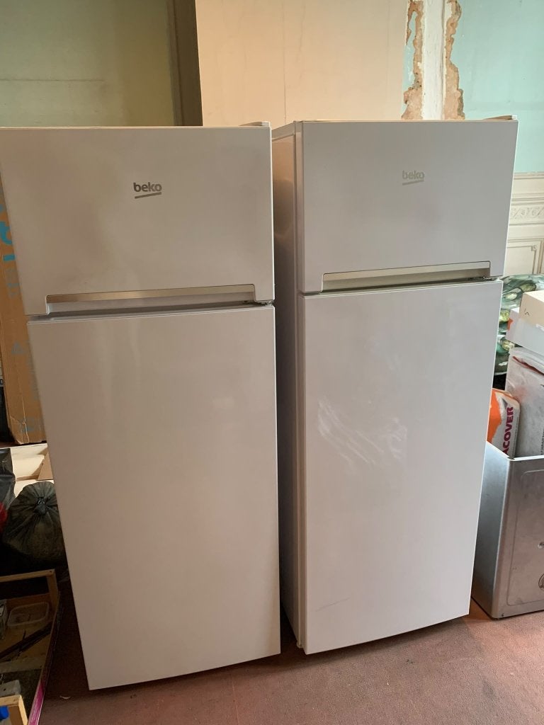 2 frigos/congel Beko à donner (en panne), Ne fonctionne pas, 45 à 60 cm, Avec congélateur séparé, Enlèvement