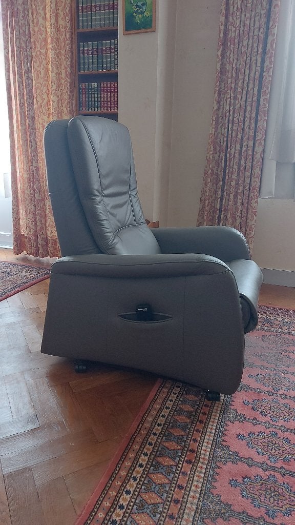 Fauteuil relax électrique en cuir HUKLA – Etat impeccable, Maison & Meubles, Fauteuils, 75 à 100 cm, Comme neuf, Enlèvement, 50 à 75 cm