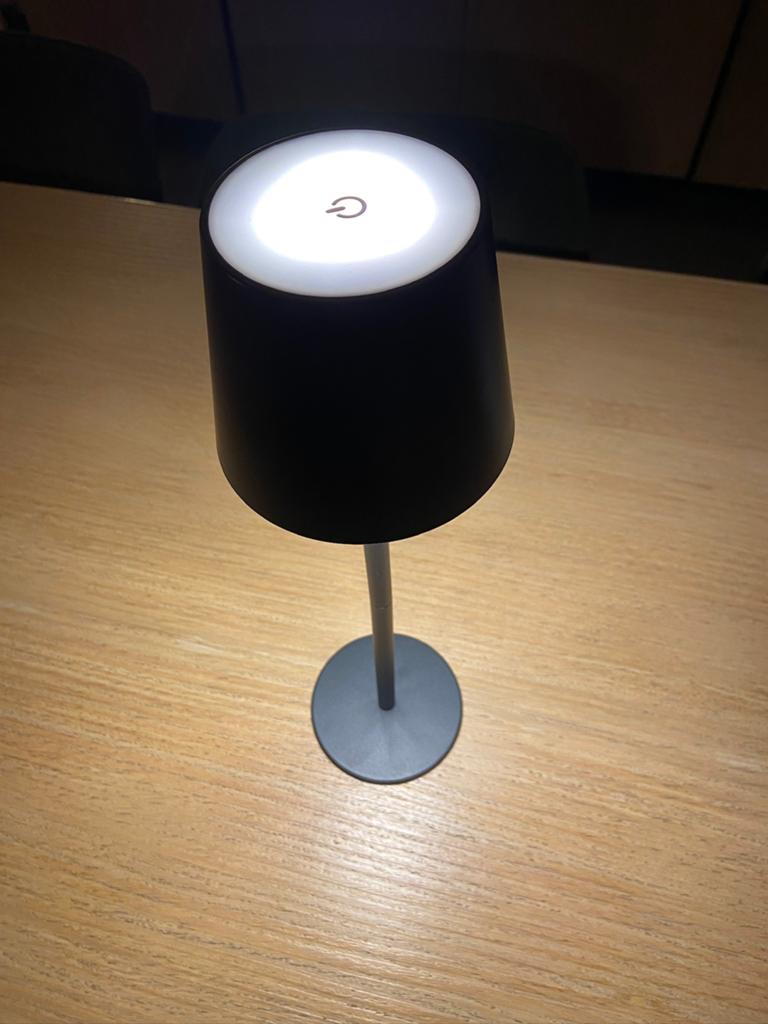 Statafel lamp - zwart en wit oplaadbaar 16 stuks, Ophalen, Zo goed als nieuw