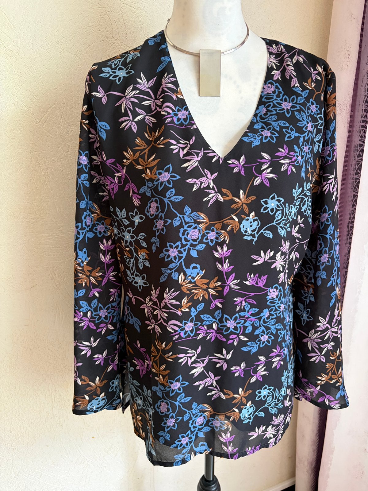 Blauwe blouse met bloemenpatronen Cassis Collection maat 46, Kleding | Dames, Grote Maten, Ophalen of Verzenden, Zo goed als nieuw