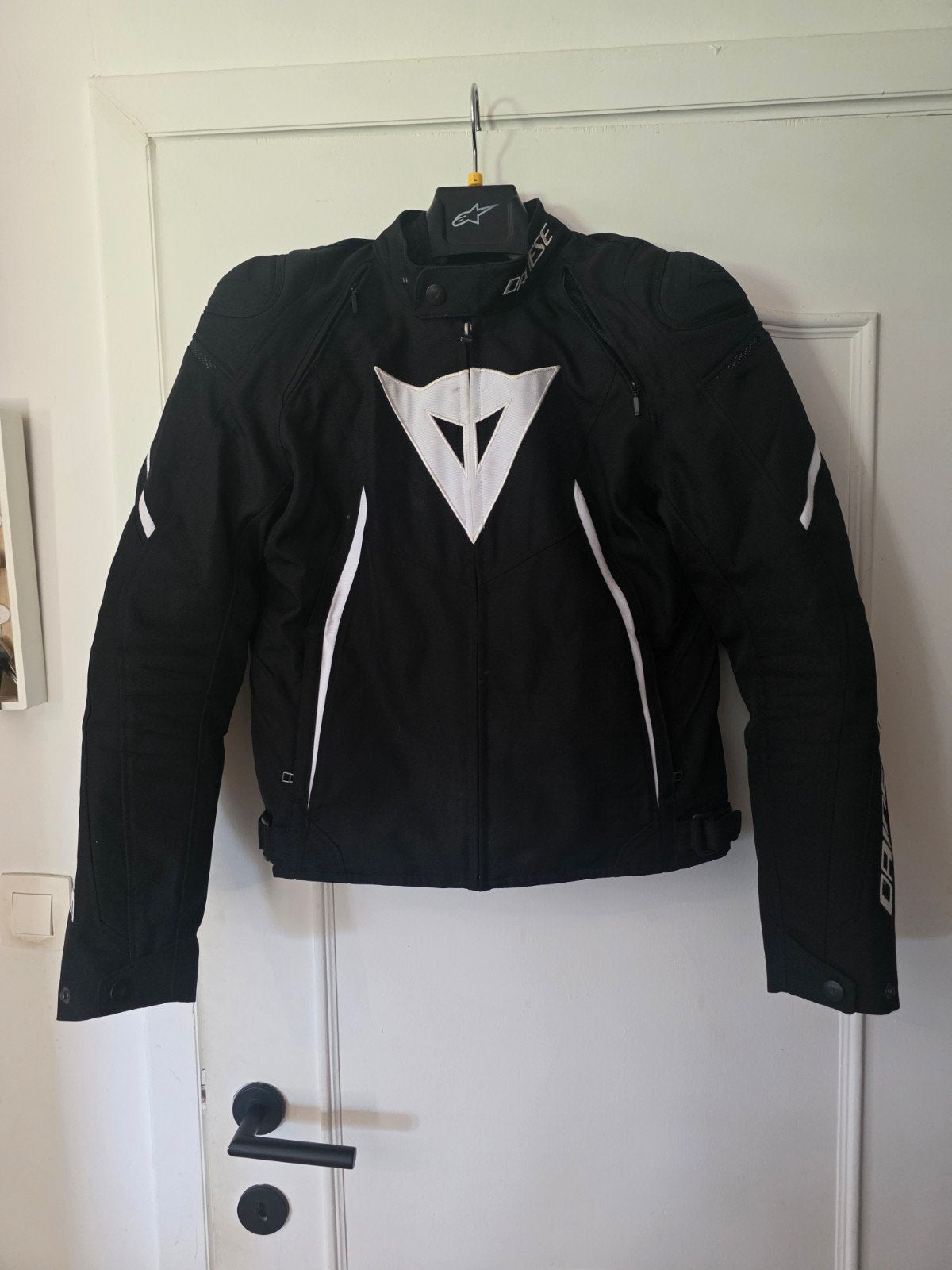Verschillende motorjassen te koop
Dainese doorwaai jas maat, Motoren, Ophalen
