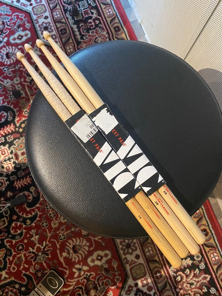 Vic Firth 2B (1 nieuw paar, 1 gebruikt), Muziek en Instrumenten, Ophalen of Verzenden