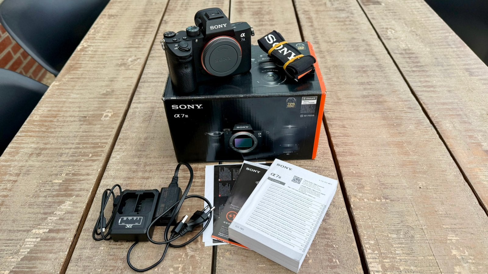 Sony Alpha 7 III Full-Frame Body 24.2MP 7422 kliks, TV, Hi-fi & Vidéo, Écran inclinable/pivotant, Comme neuf, Enlèvement, Appareil photo hybride