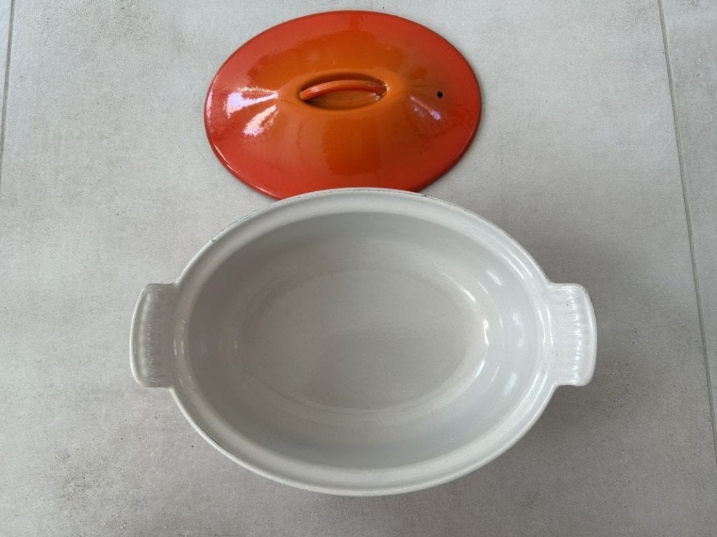 Le Creuset ovaal ovenschaal 26 cm, retro oranje, Huis en Inrichting, Overige typen, Le Creuset, Ophalen of Verzenden, Met handvatten