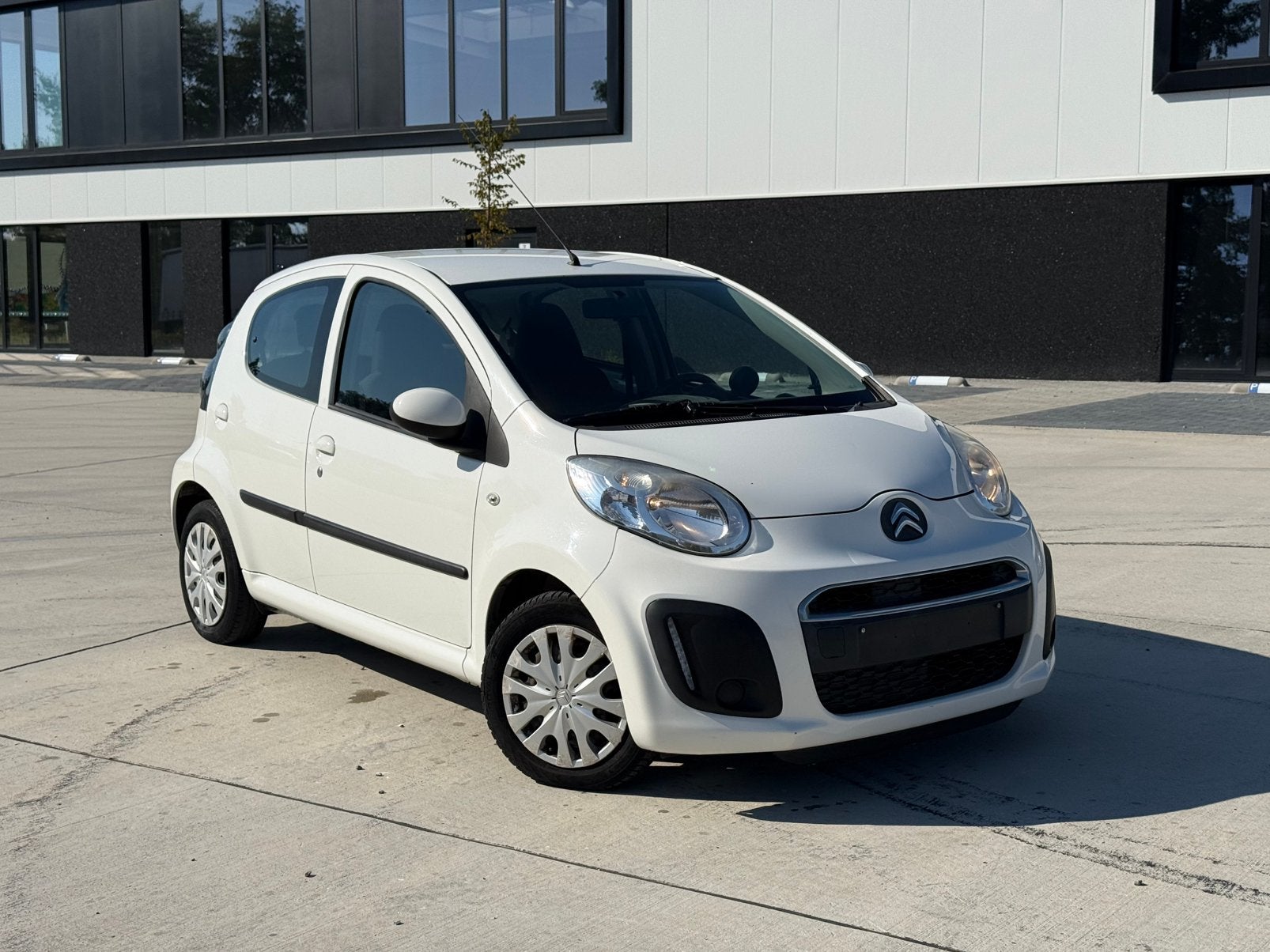 Citroen C1 - Benzine 1.0 - Gekeurd tot 10/2028, Auto's, Stof, Zwart, C1, Wit