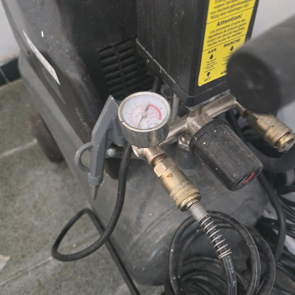 Compressor 24L, Bricolage & Construction, Compresseurs, Enlèvement, 25 à 100 litres, 200 à 400 litres/min, Utilisé