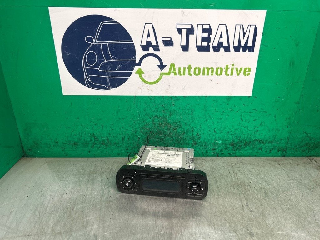 RADIO Fiat Panda (312) (01-2012/-) (|735537558|), FCA Germany GmbH, IPC D1-09 Bahnhofsplatz
65423  Rüsselsheim am Main, DE, Utilisé