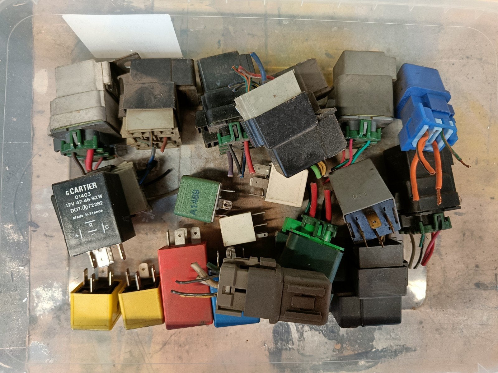 Relais 12V van in auto's, Enlèvement