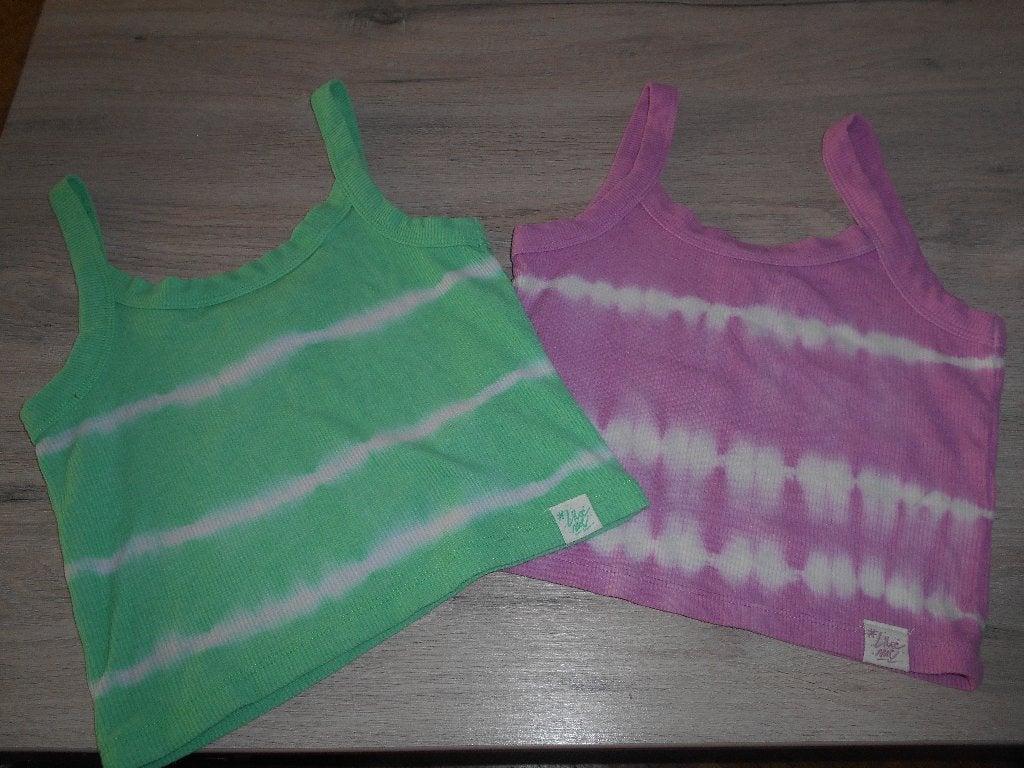 2 x zomers t shirts maat 134 like me, Meisje, Ophalen of Verzenden, Zo goed als nieuw, Shirt of Longsleeve
