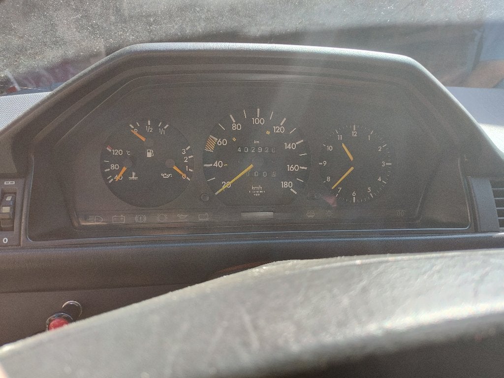 Oldtimer Mercedes 124, BJ 1988, foto 12