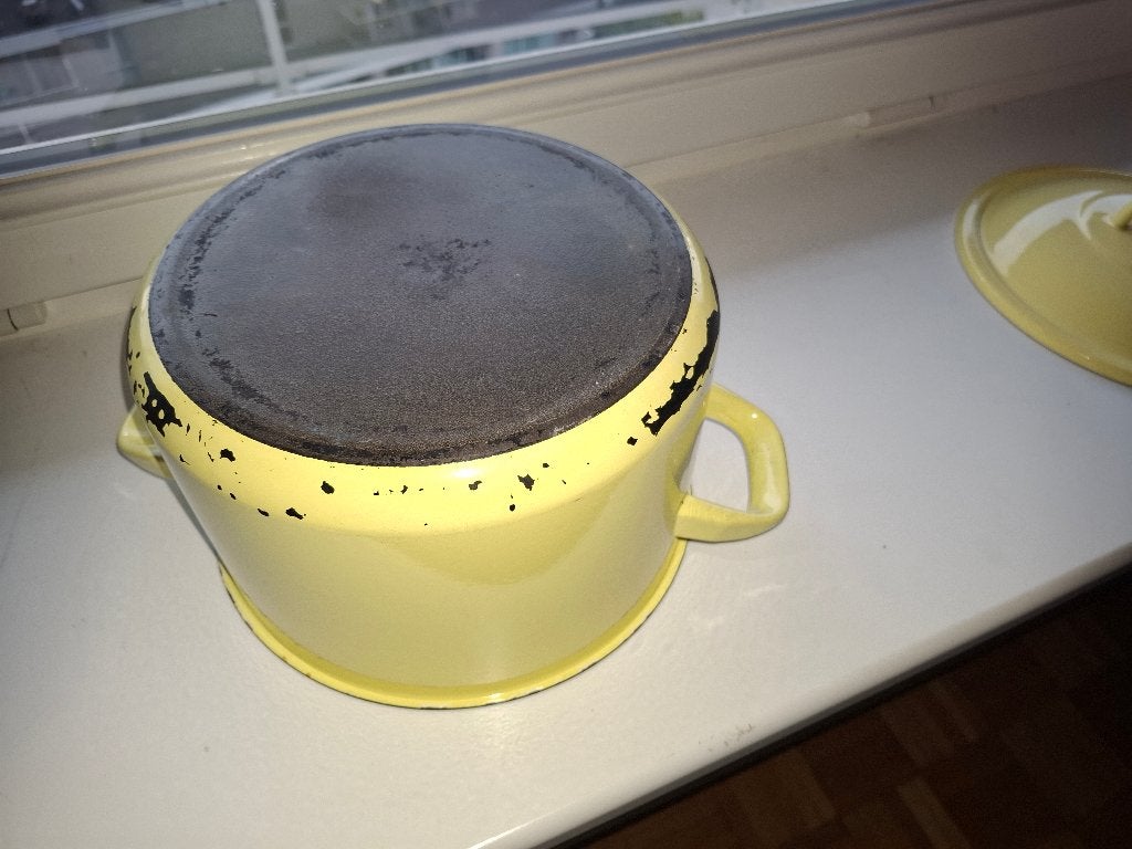 Vintage pastelgele emaille kookpot, Huis en Inrichting, Ophalen, Gebruikt, Kookpan, Met deksel