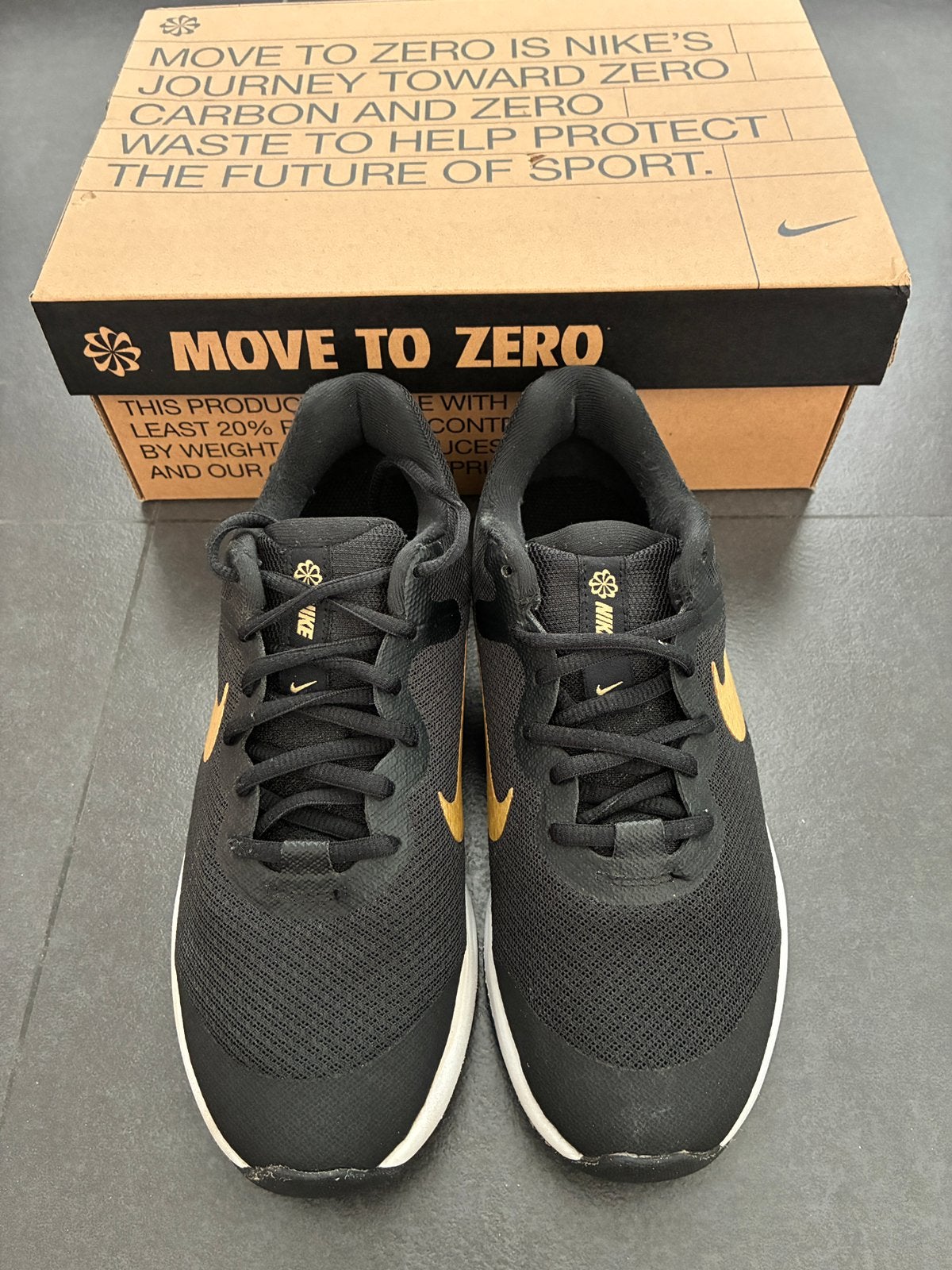 Nike revolution loopschoenen - maat 37,5, Sport en Fitness, Ophalen of Verzenden, Zo goed als nieuw, Hardlopen, Hardloopschoenen