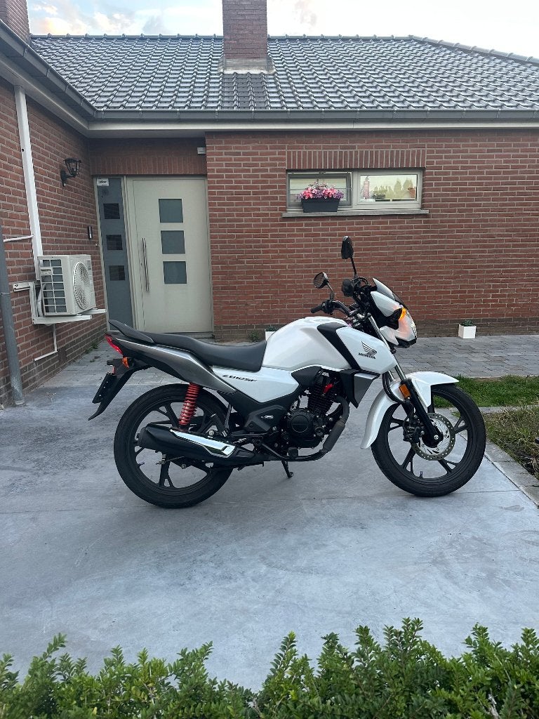 HONDA CB125F ETAT NEUVE - 09/2023 - 4100 KM, Motos, Particulier, 1 cylindre, 125 cm³, Jusqu'à 11 kW
