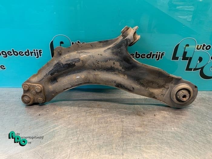 Draagarm rechts-voor van een Renault Kangoo (Kangoo 2 08-), Gebruikt, -, Renault, -