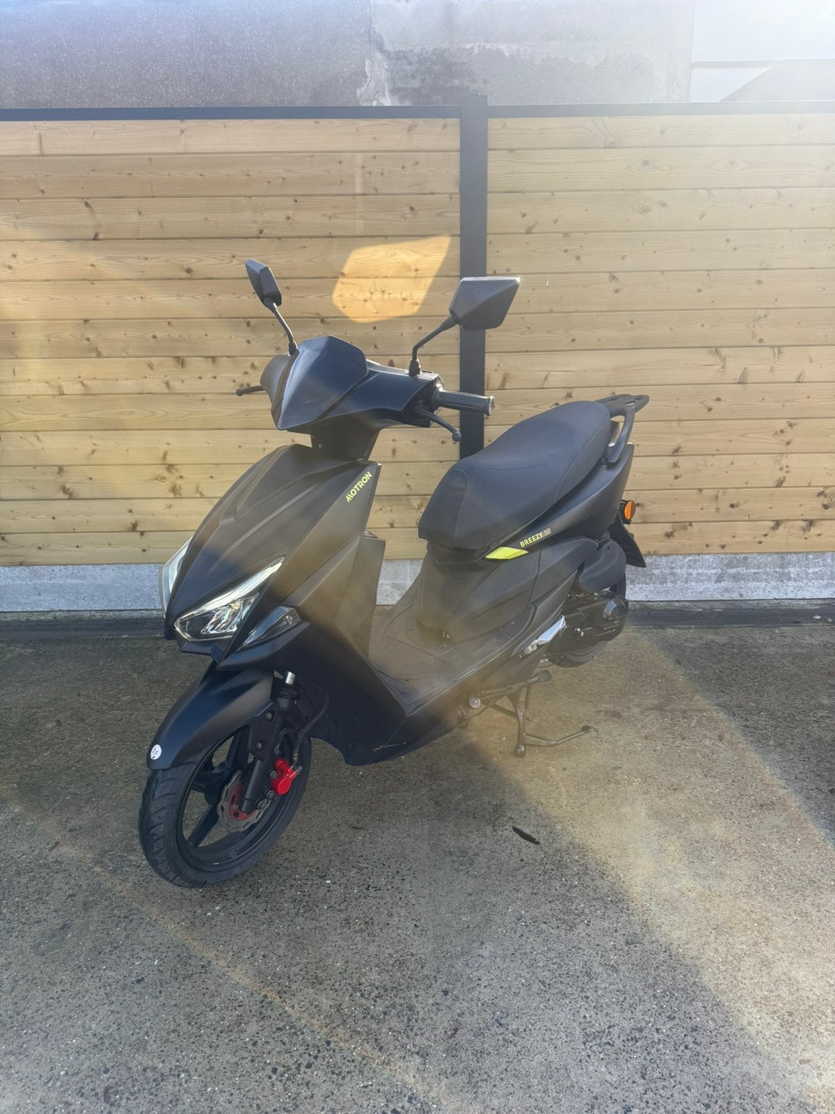 Motron Breezy 50 (A-klasse), Fietsen en Brommers, Zo goed als nieuw, Benzine, Ophalen, Overige merken