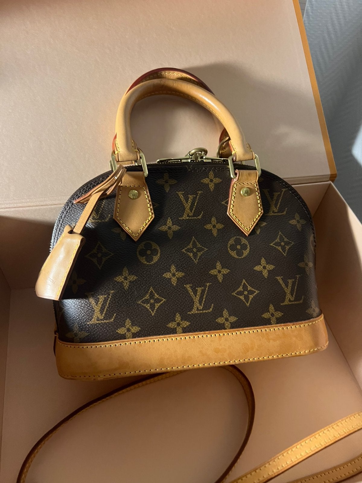 Louis vuitton Alma bb, Handtassen en Accessoires, Ophalen, Gebruikt, Bruin, Handtas
