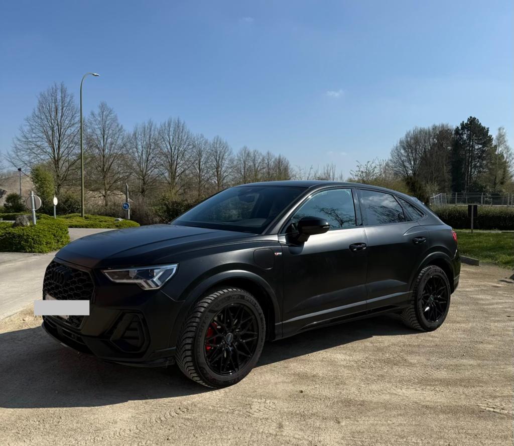 Audi Q3 hybride/boîte automat à essence et toit panoramique, Cuir et Alcantara, Achat, Entretenue par le concessionnaire, Phares entièrement LED