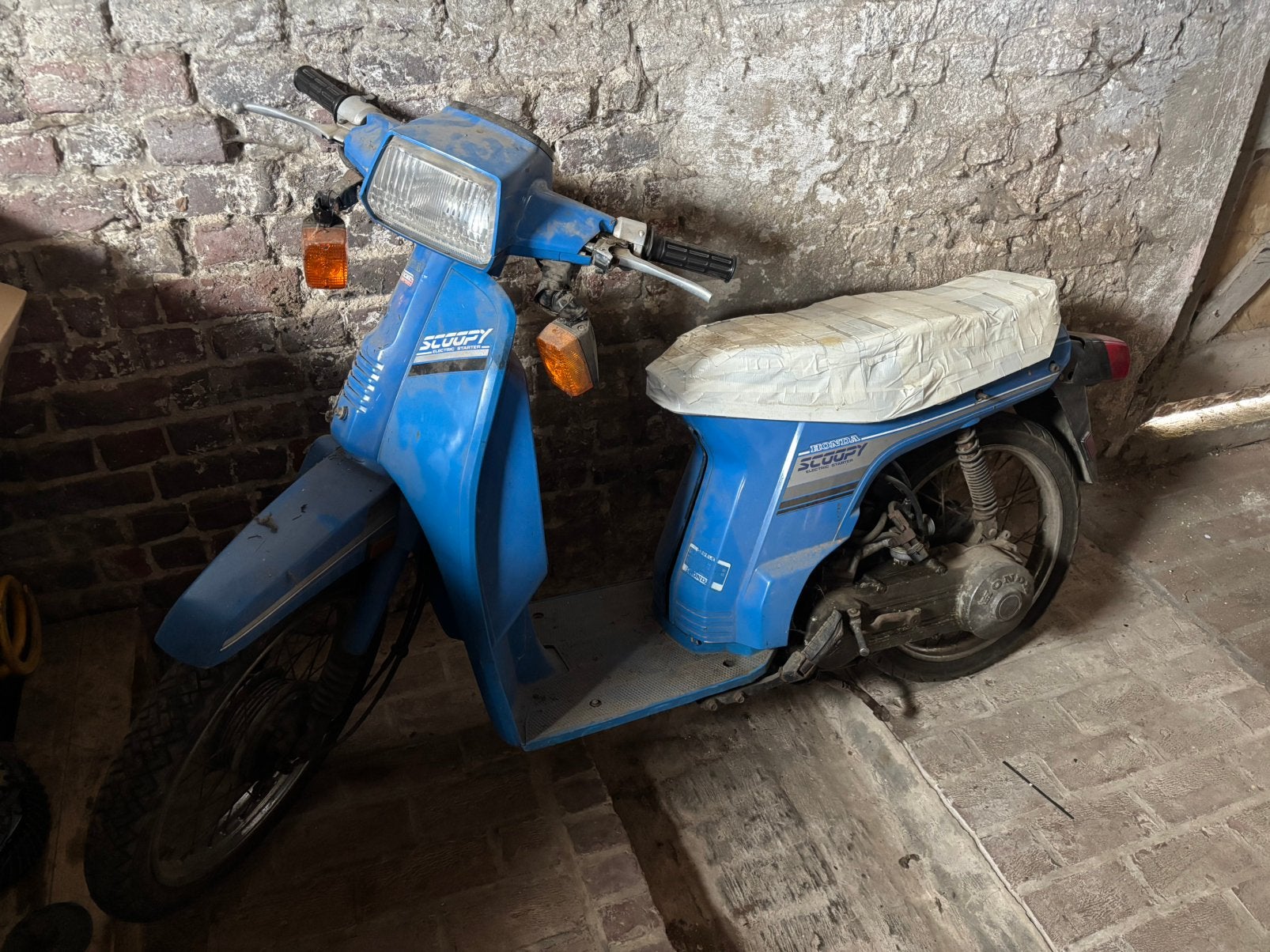 Honda scoopy, Fietsen en Brommers, Ophalen