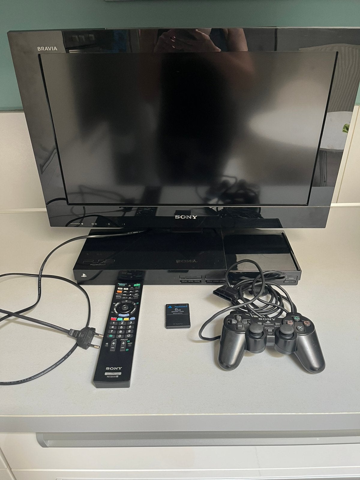 Sony Bravia KDL-22PX300 + PlayStation 2 intégrée Lot complet, Ophalen, Zo goed als nieuw, LCD, Sony