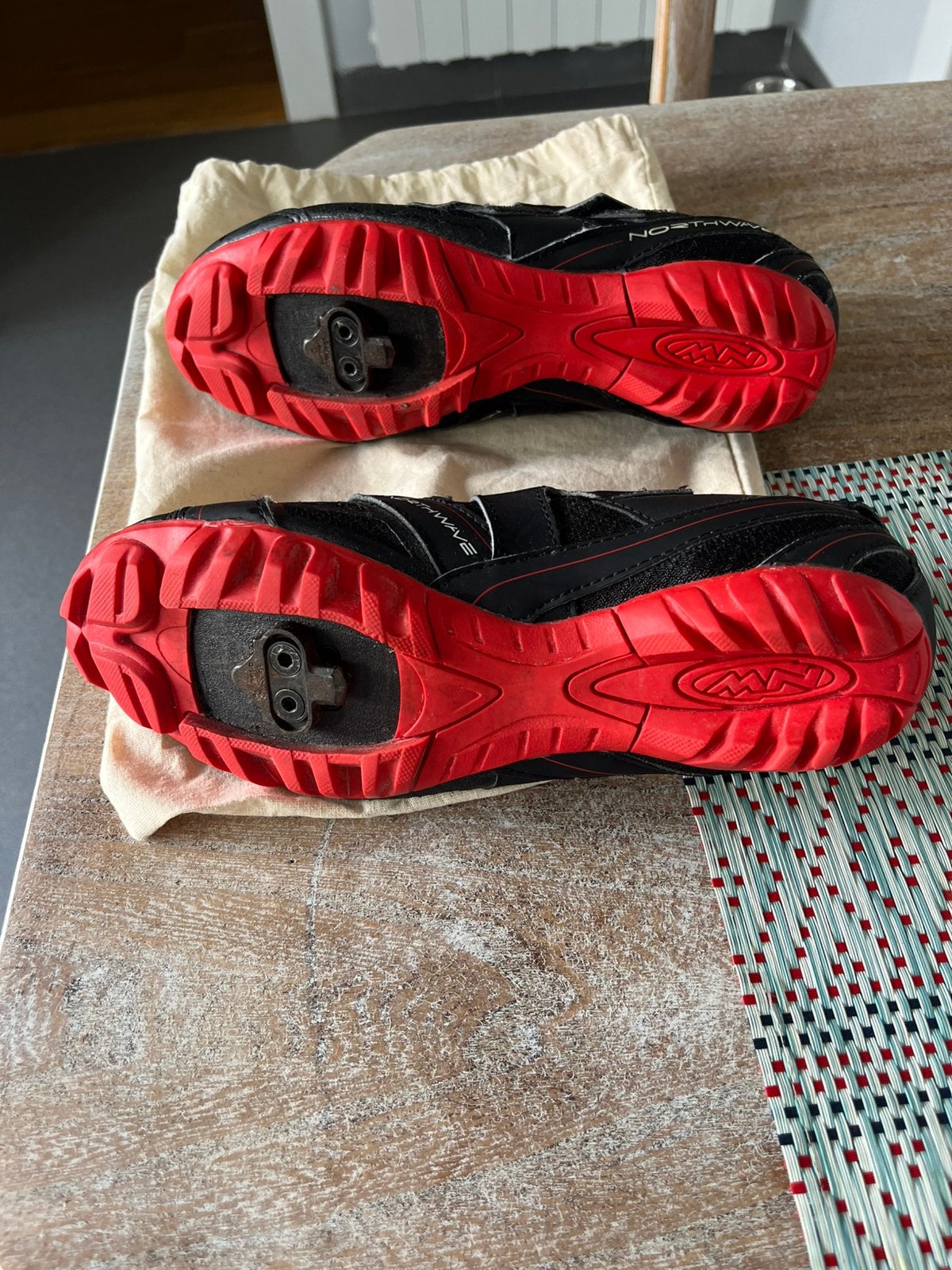 Spinningschoenen voor dames, Sport en Fitness, Hockey, Ophalen of Verzenden, Zo goed als nieuw, Schoenen